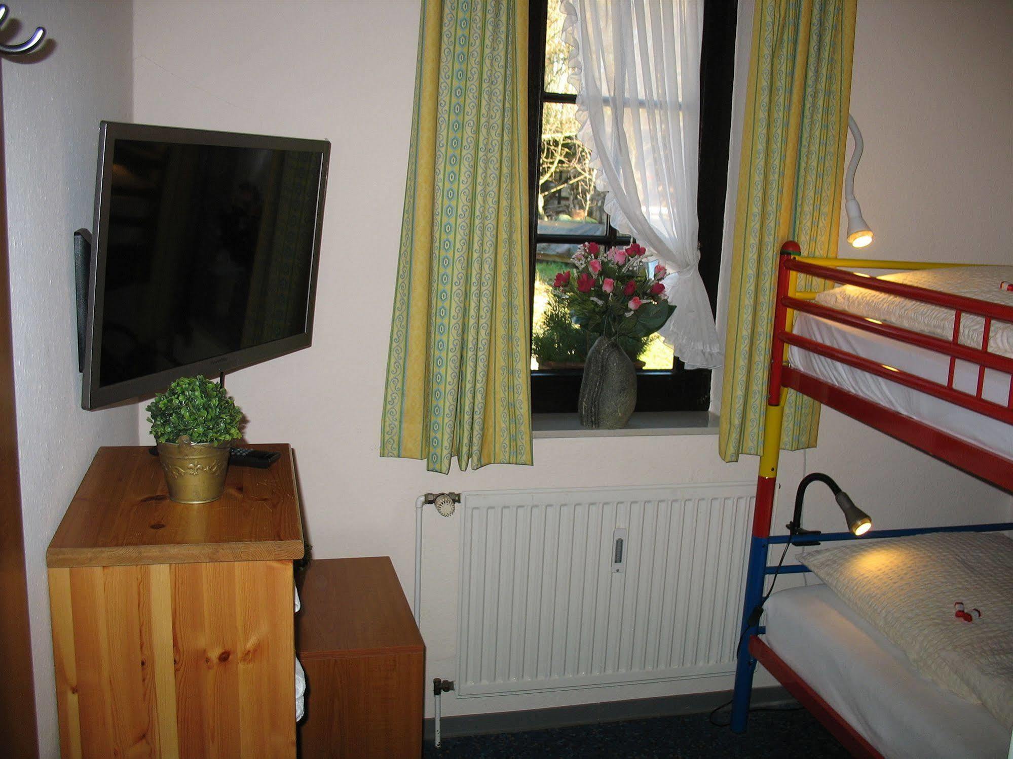 Altes Zollhaus Am Klinikum Otel Lübeck Dış mekan fotoğraf