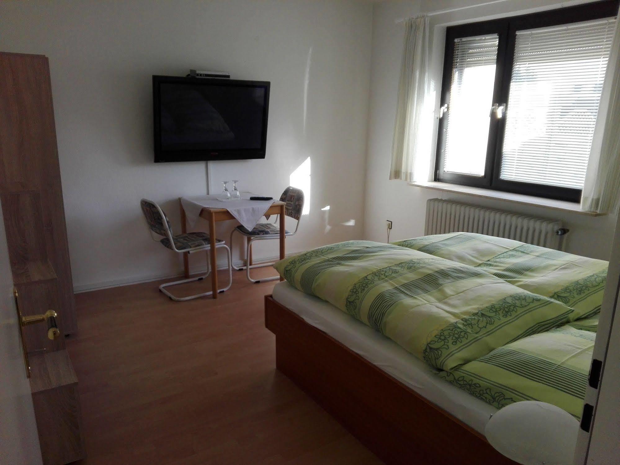 Altes Zollhaus Am Klinikum Otel Lübeck Dış mekan fotoğraf