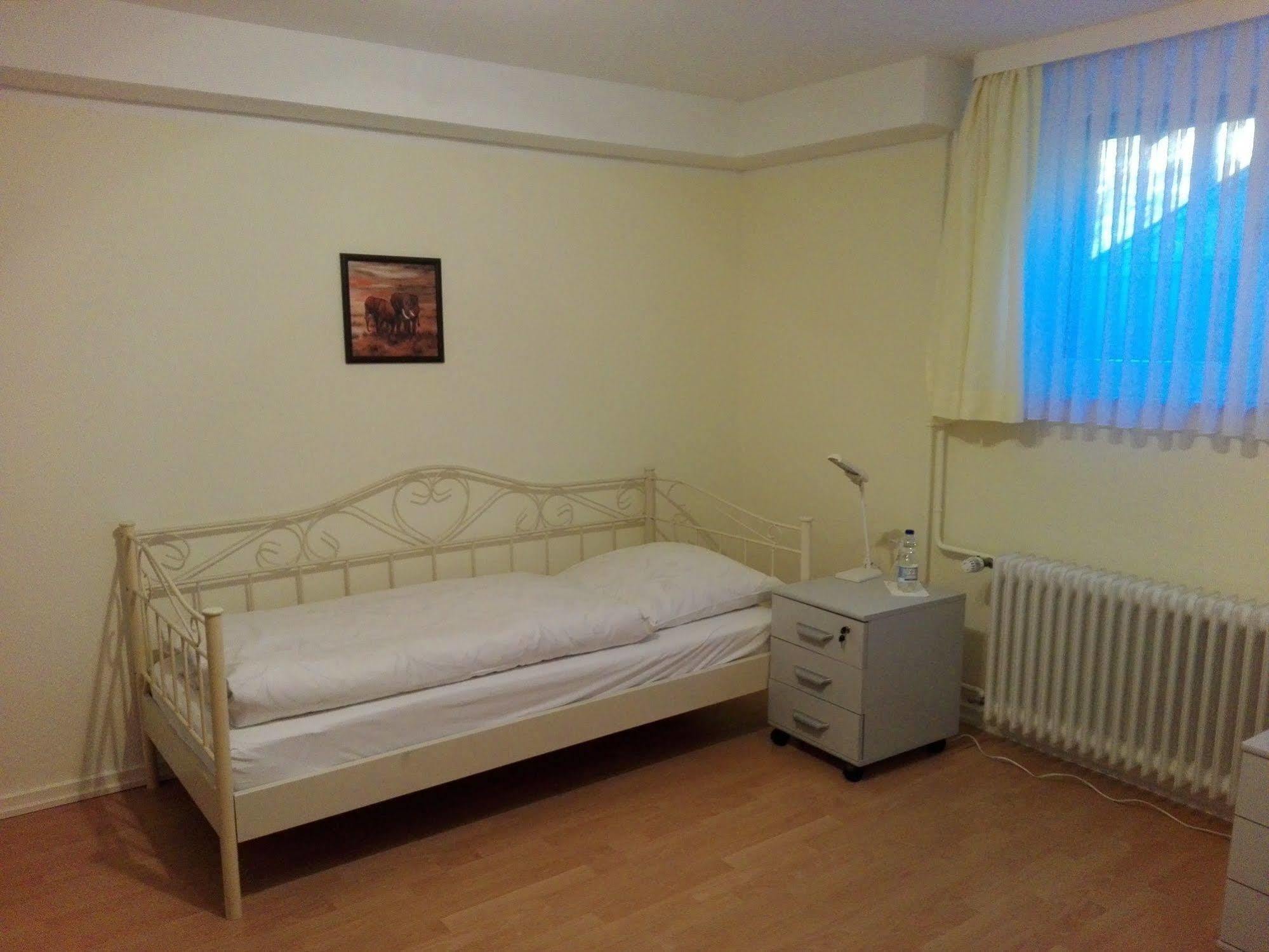 Altes Zollhaus Am Klinikum Otel Lübeck Dış mekan fotoğraf
